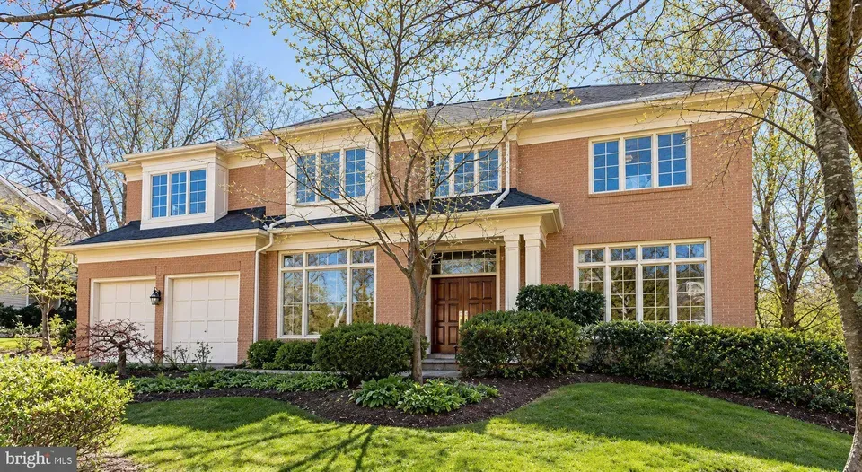 5 Bed 5 Bath Traditional Suburban Family Home in Bethesda, MD - 2