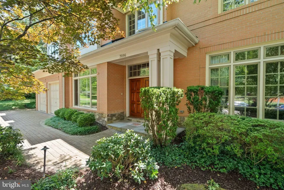 5 Bed 5 Bath Traditional Suburban Family Home in Bethesda, MD - 3