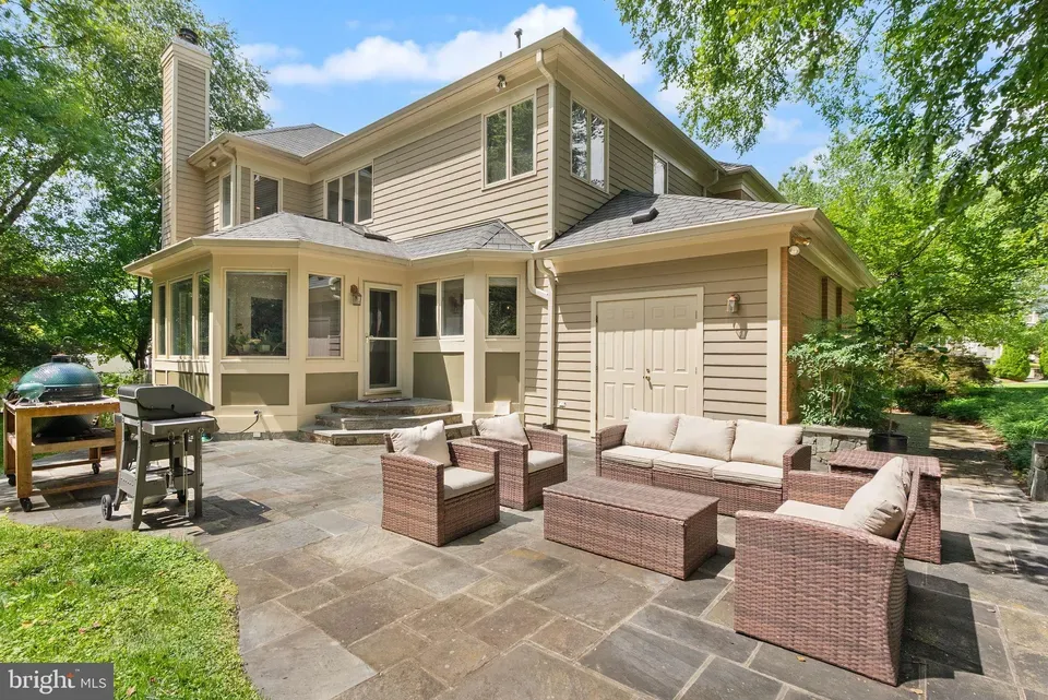 5 Bed 5 Bath Traditional Suburban Family Home in Bethesda, MD - 4