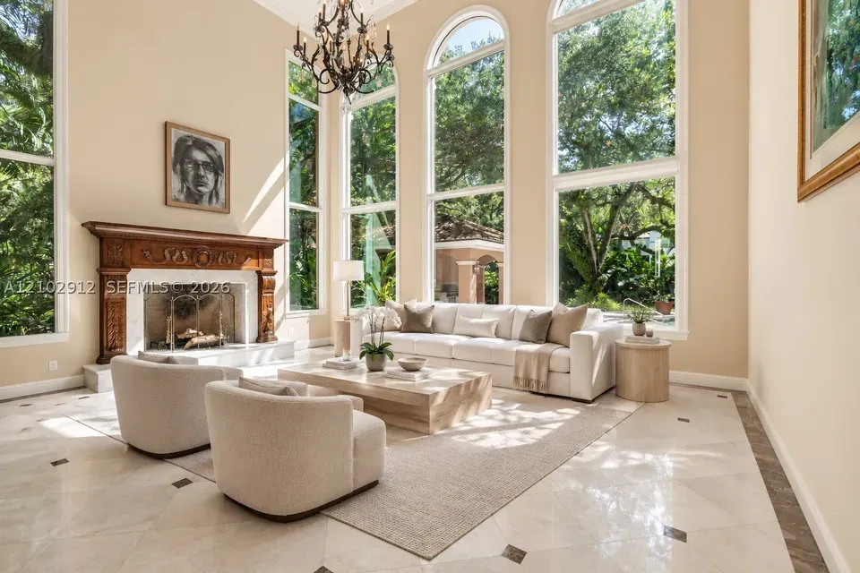 5 Bed 5 Bath Traditional Suburban Family Home in Coral Gables, FL - 1