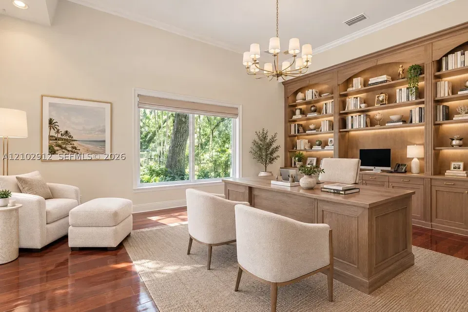 5 Bed 5 Bath Traditional Suburban Family Home in Coral Gables, FL - 2