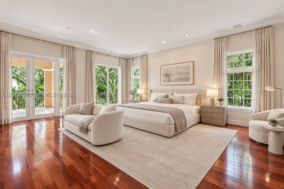 5 Bed 5 Bath Traditional Suburban Family Home in Coral Gables, FL - 3