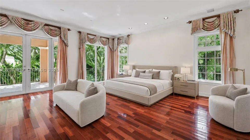 5 Bed 5 Bath Traditional Suburban Family Home in Coral Gables, FL - 4