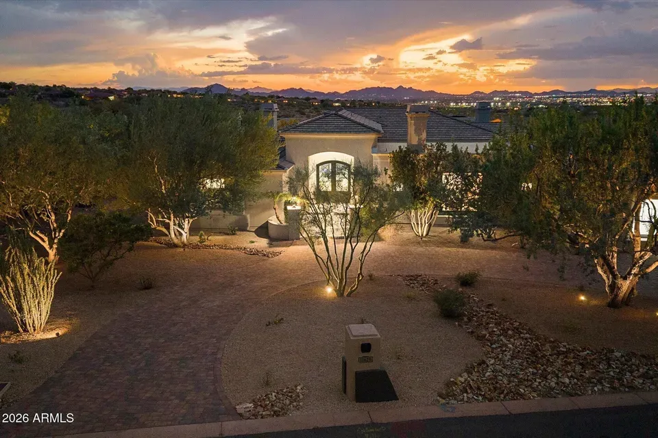 5 Bed 5 Bath Traditional Suburban Family Home in Scottsdale, AZ - 1