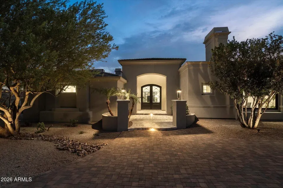 5 Bed 5 Bath Traditional Suburban Family Home in Scottsdale, AZ - 2