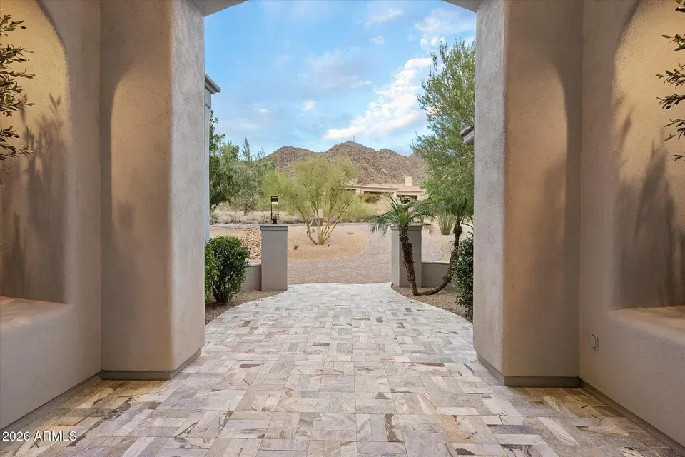 5 Bed 5 Bath Traditional Suburban Family Home in Scottsdale, AZ - 3