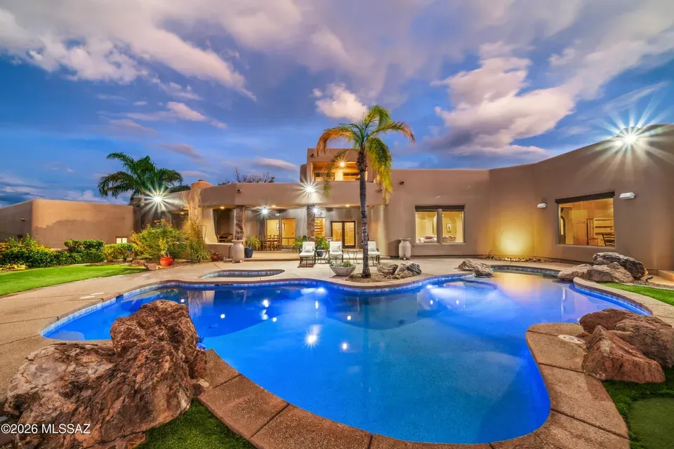 5 Bed 5 Bath Traditional Suburban Family Home in Tucson, AZ - 2
