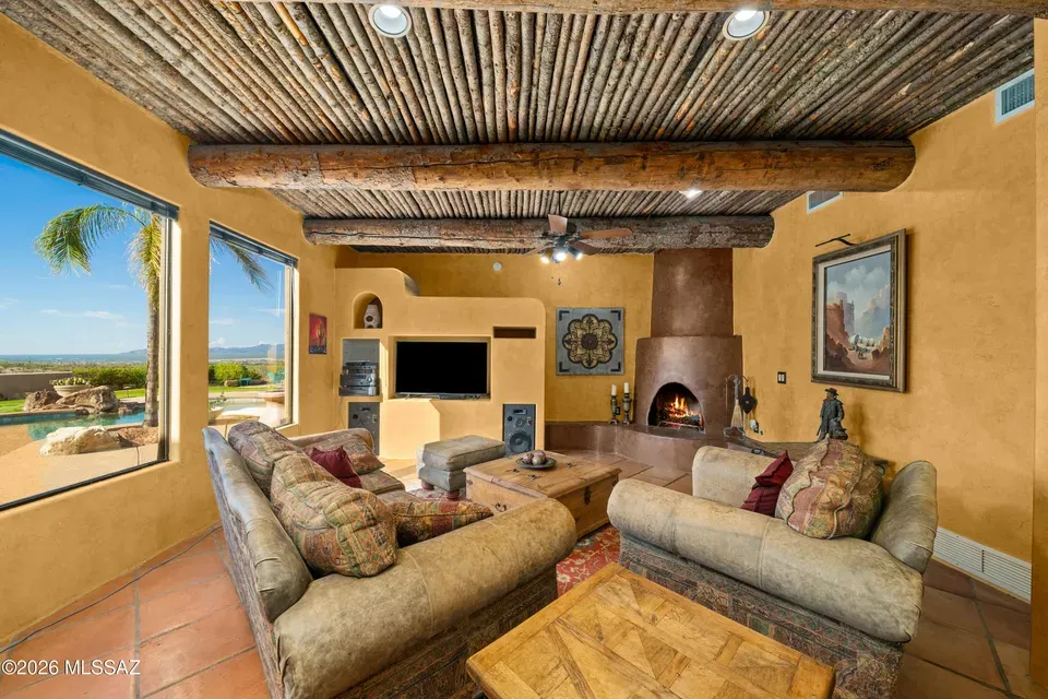 5 Bed 5 Bath Traditional Suburban Family Home in Tucson, AZ - 4