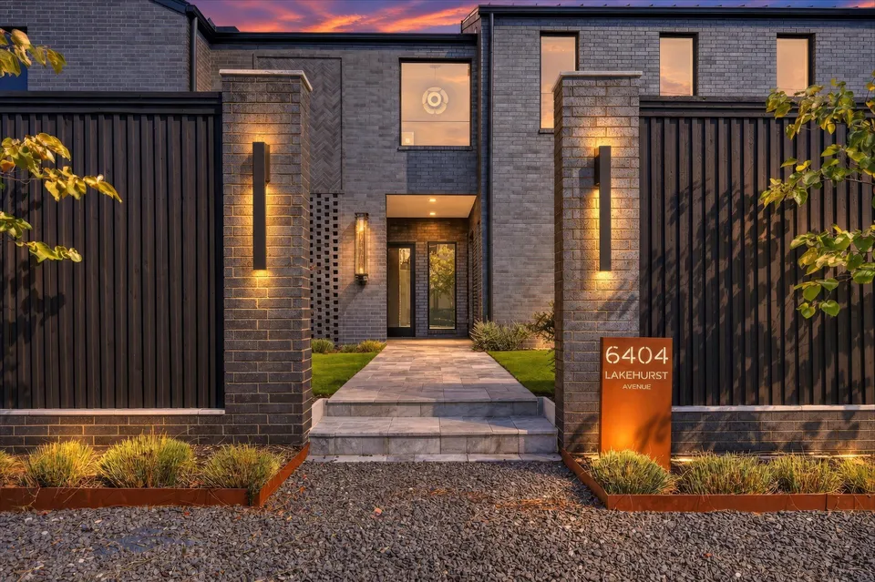 5 Bed 5 Bath Transitional Coastal in Dallas, TX