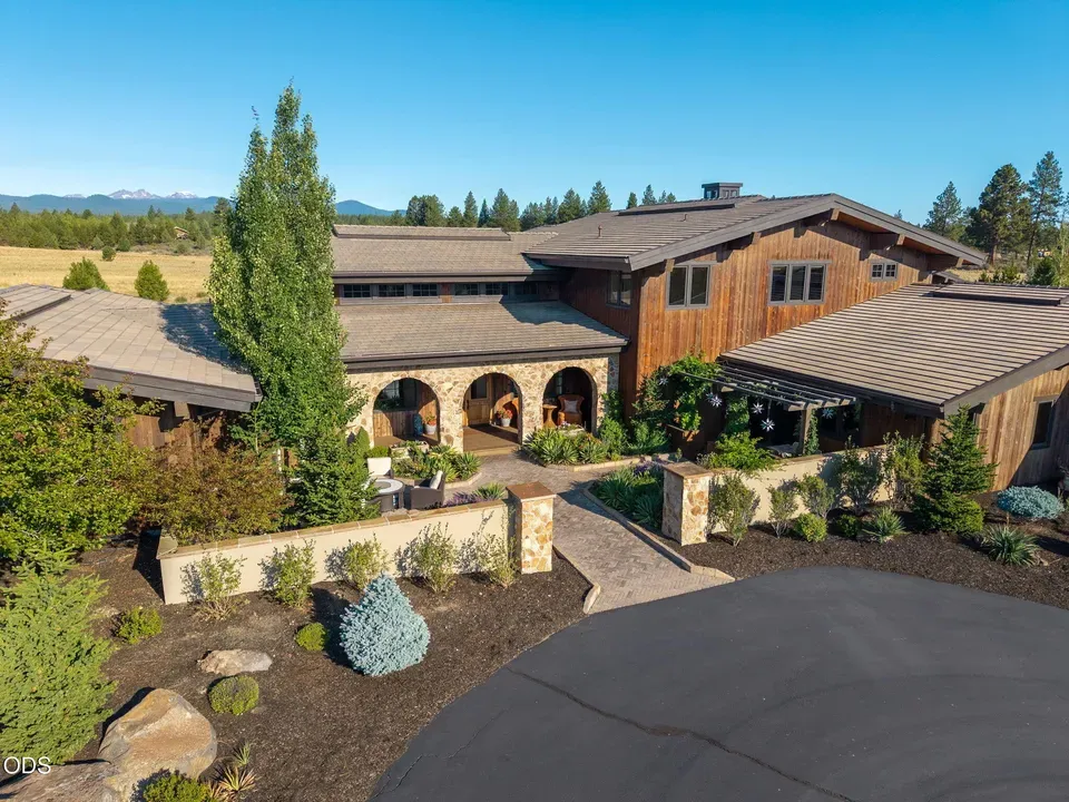 5 Bed 6 Bath Established Contemporary Home in Bend, OR - 1