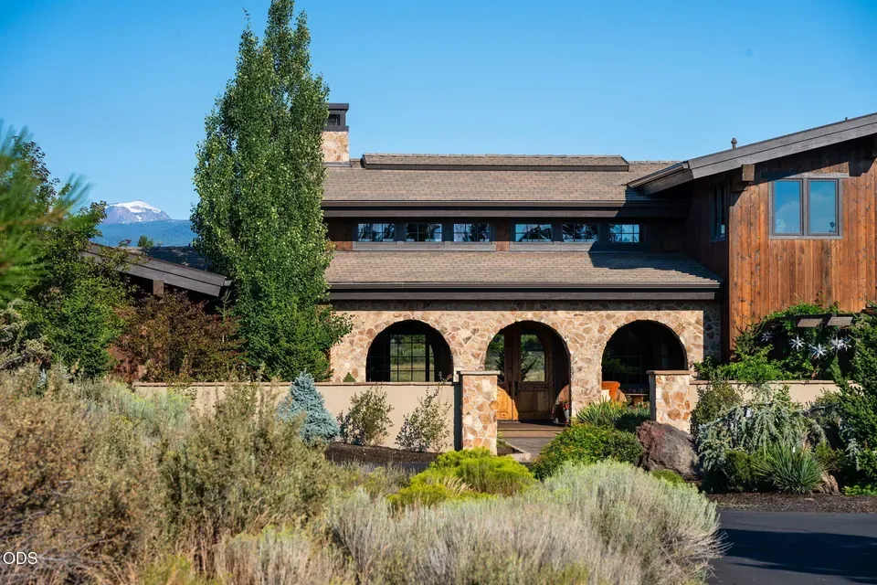 5 Bed 6 Bath Established Contemporary Home in Bend, OR - 2