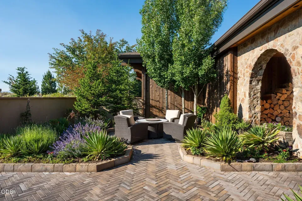 5 Bed 6 Bath Established Contemporary Home in Bend, OR - 3