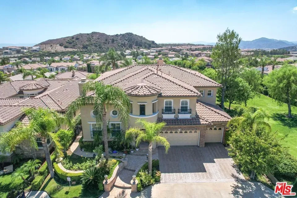 5 Bed 6 Bath Established Contemporary Home in Los Angeles, CA - 1