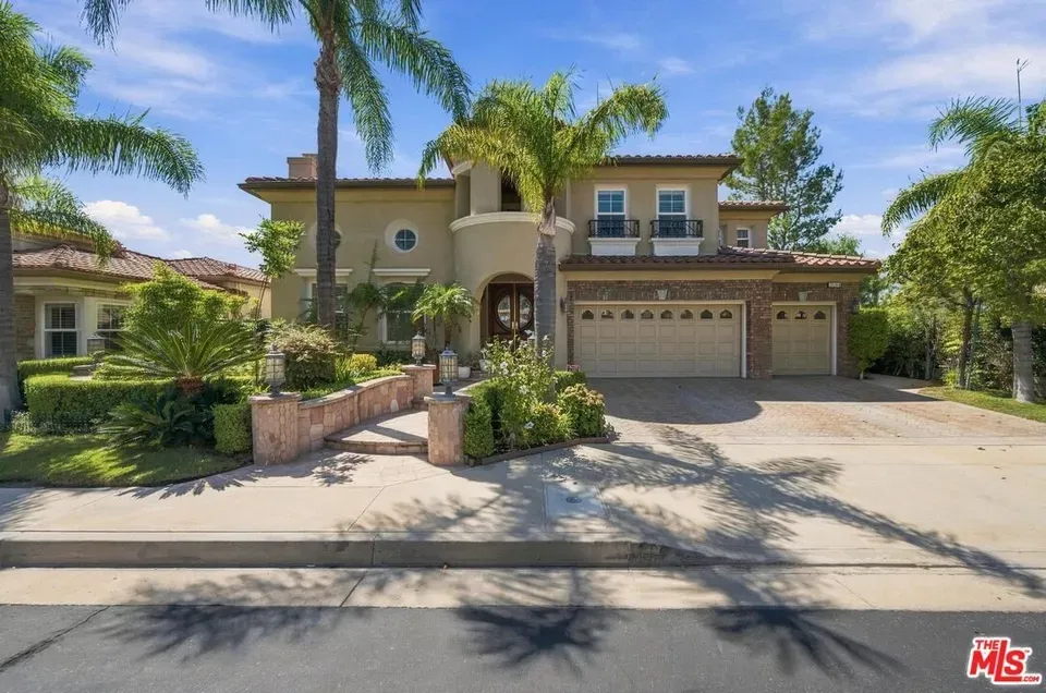 5 Bed 6 Bath Established Contemporary Home in Los Angeles, CA - 2