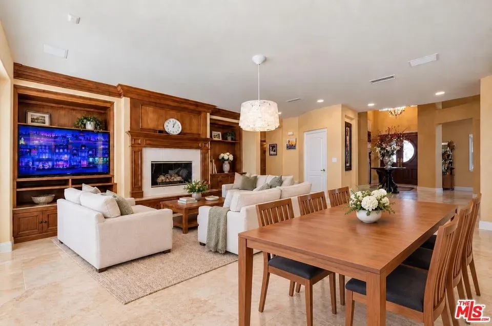 5 Bed 6 Bath Established Contemporary Home in Los Angeles, CA - 4