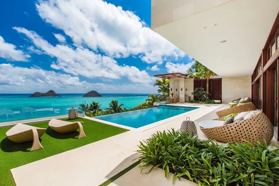 5 Bed 6 Bath Modern Contemporary Residence in Kailua, HI
