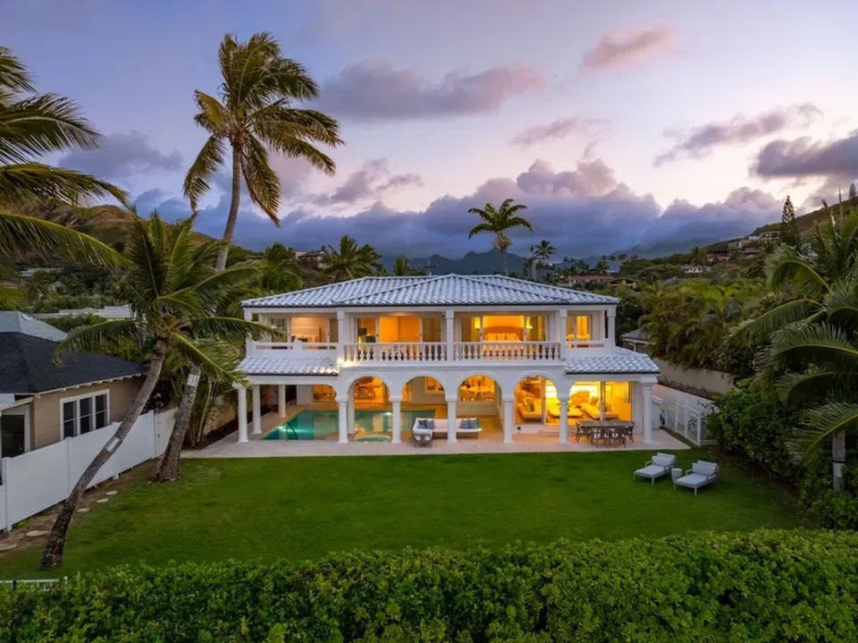 5 Bed 6 Bath Modern Contemporary Residence in Kailua, HI