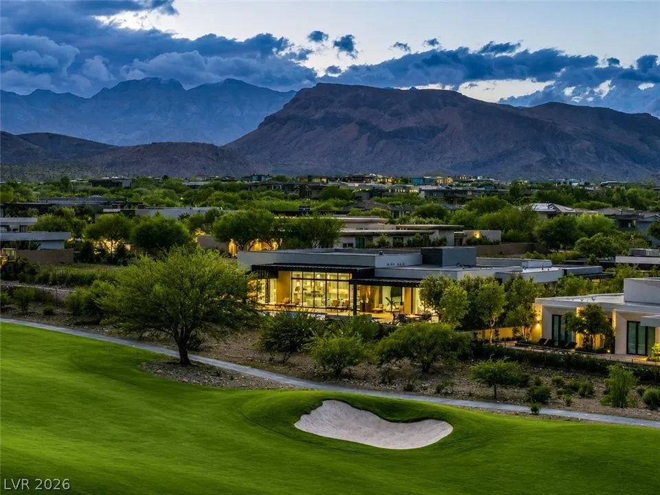 5 Bed 6 Bath Traditional Craftsman in Las Vegas, NV