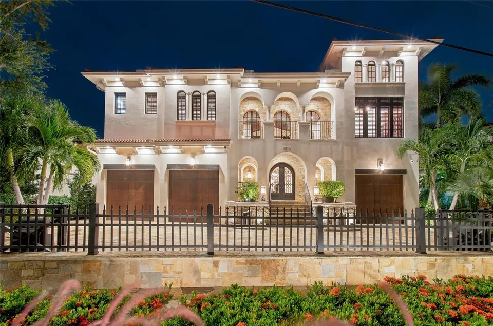 5 Bed 6 Bath Transitional Coastal in Tampa, FL