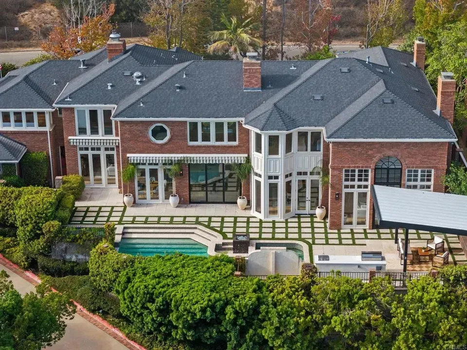 5 Bed 6 Bath Traditional Suburban Family Home in San Diego, CA - 2