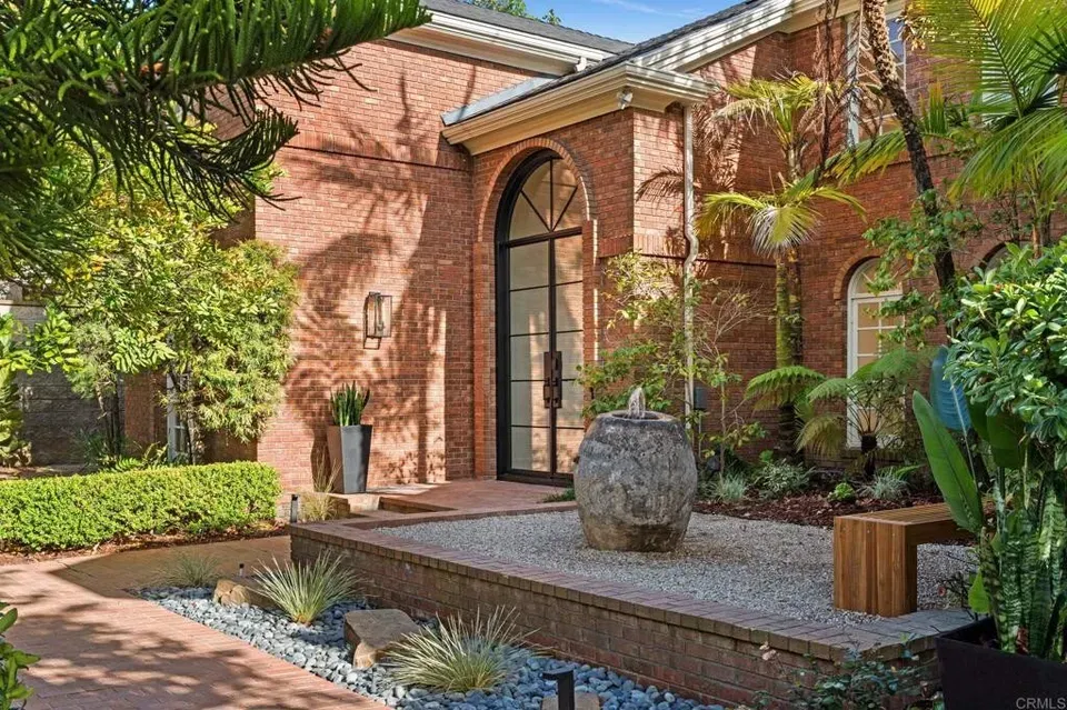 5 Bed 6 Bath Traditional Suburban Family Home in San Diego, CA - 3