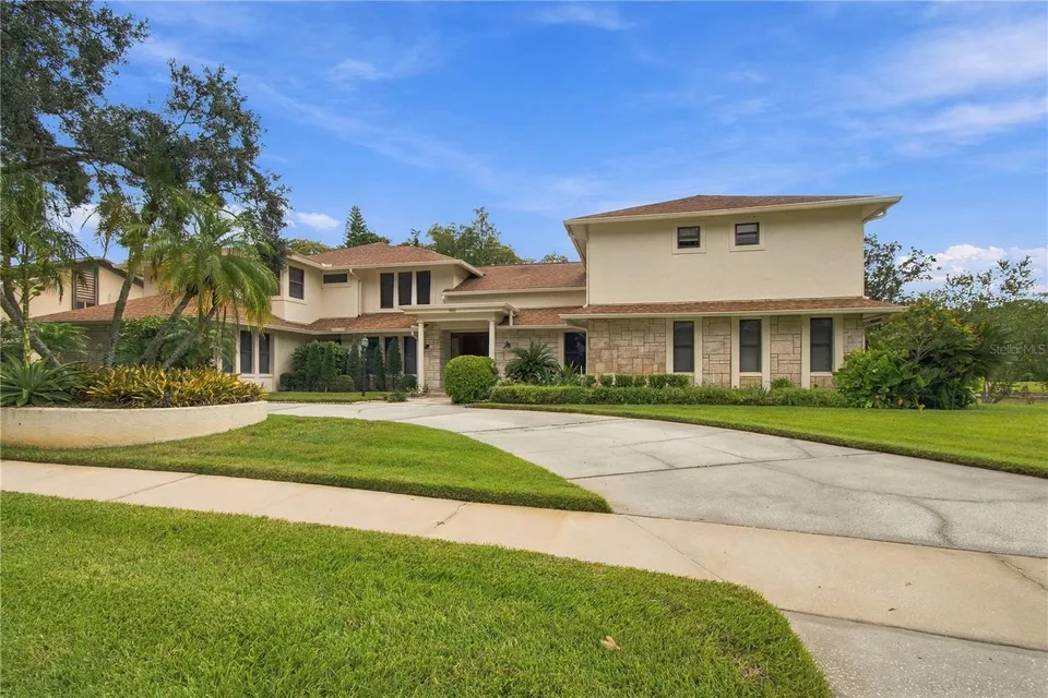 5 Bed 6 Bath Transitional Coastal in Tampa, FL