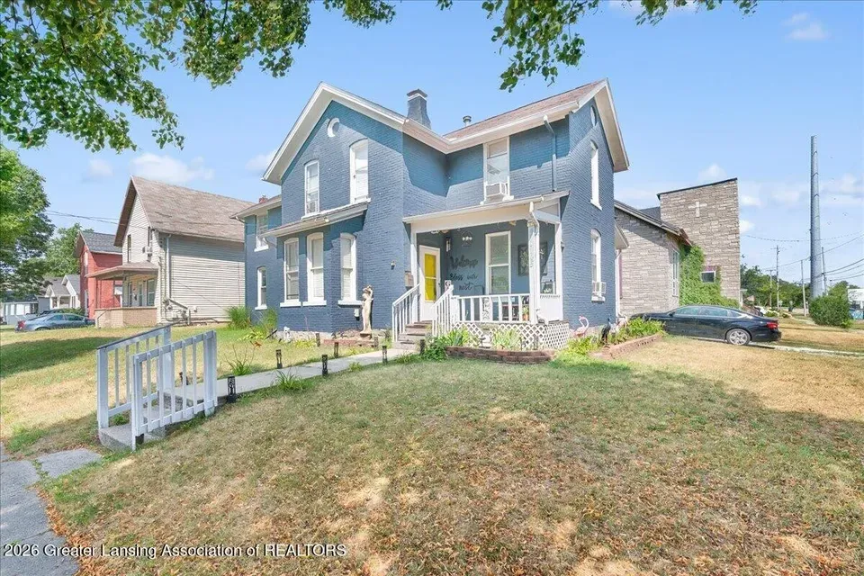 6 Bed 2 Bath Classic Historic Era Home in Lansing, MI - 2