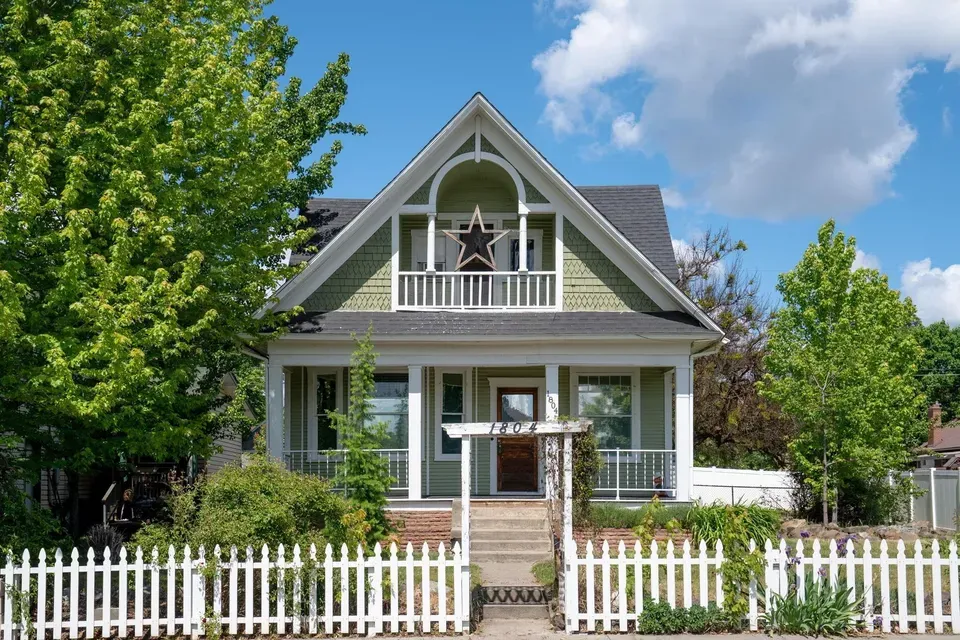 6 Bed 2 Bath Classic Historic Era Home in Spokane, WA