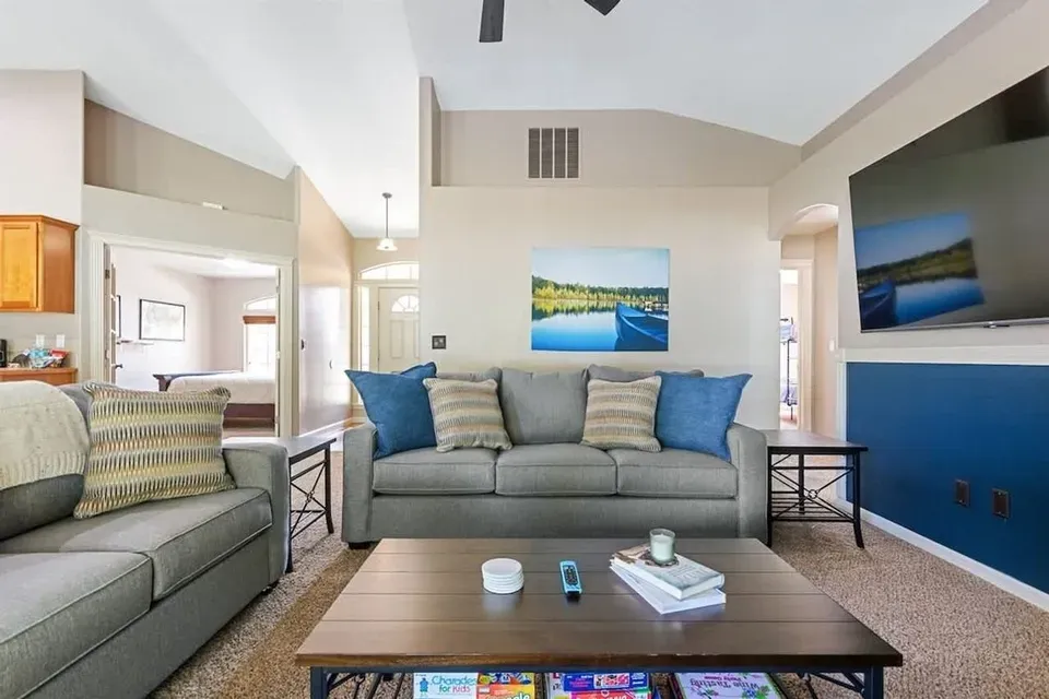 6 Bed 2 Bath Contemporary High-Rise Condo in Meridian, ID - 1