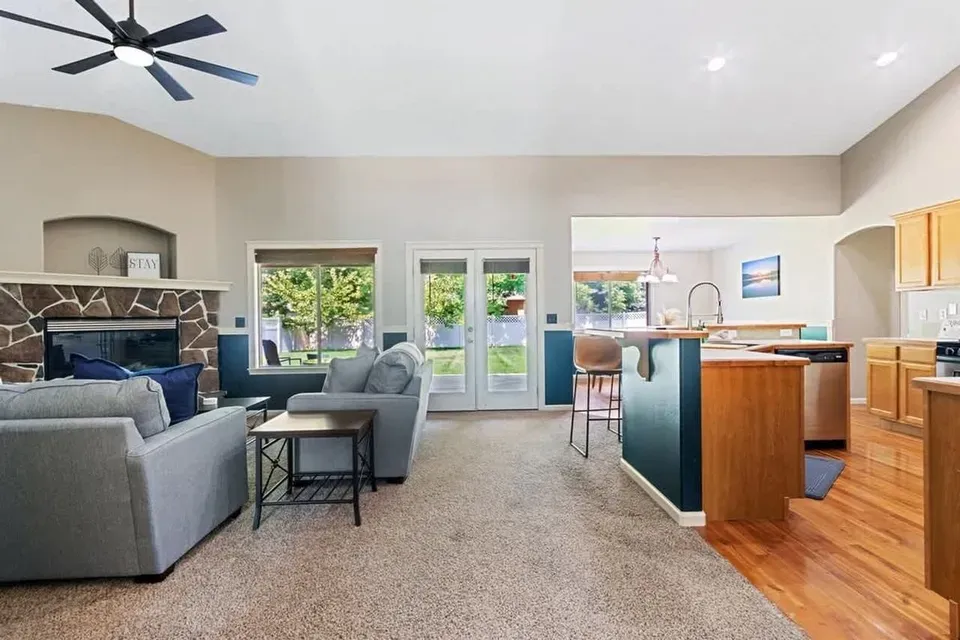 6 Bed 2 Bath Contemporary High-Rise Condo in Meridian, ID - 2