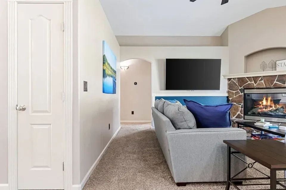 6 Bed 2 Bath Contemporary High-Rise Condo in Meridian, ID - 5