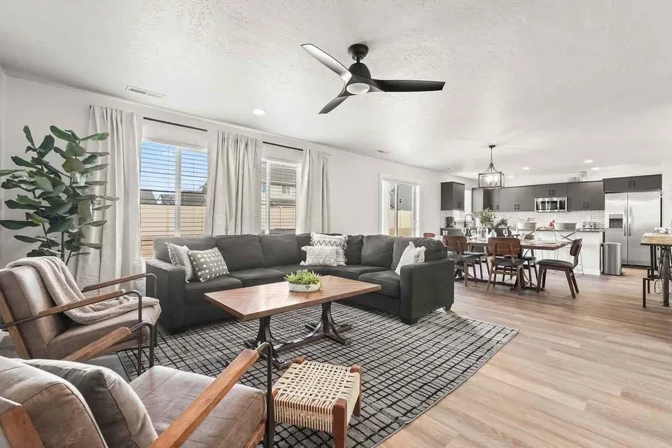 6 Bed 2 Bath Contemporary High-Rise Condo in Meridian, ID - 1
