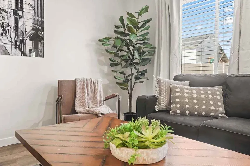 6 Bed 2 Bath Contemporary High-Rise Condo in Meridian, ID - 2