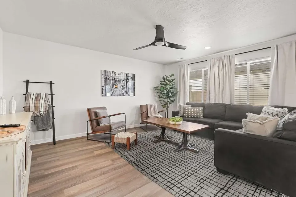 6 Bed 2 Bath Contemporary High-Rise Condo in Meridian, ID - 3