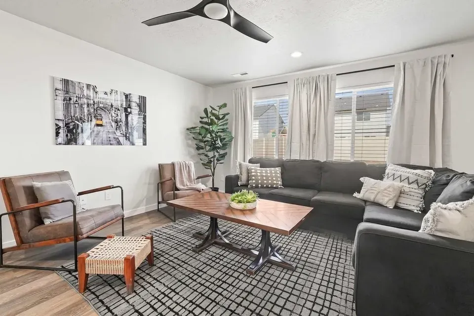 6 Bed 2 Bath Contemporary High-Rise Condo in Meridian, ID - 4