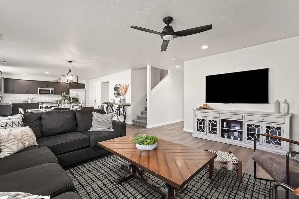 6 Bed 2 Bath Contemporary High-Rise Condo in Meridian, ID - 5