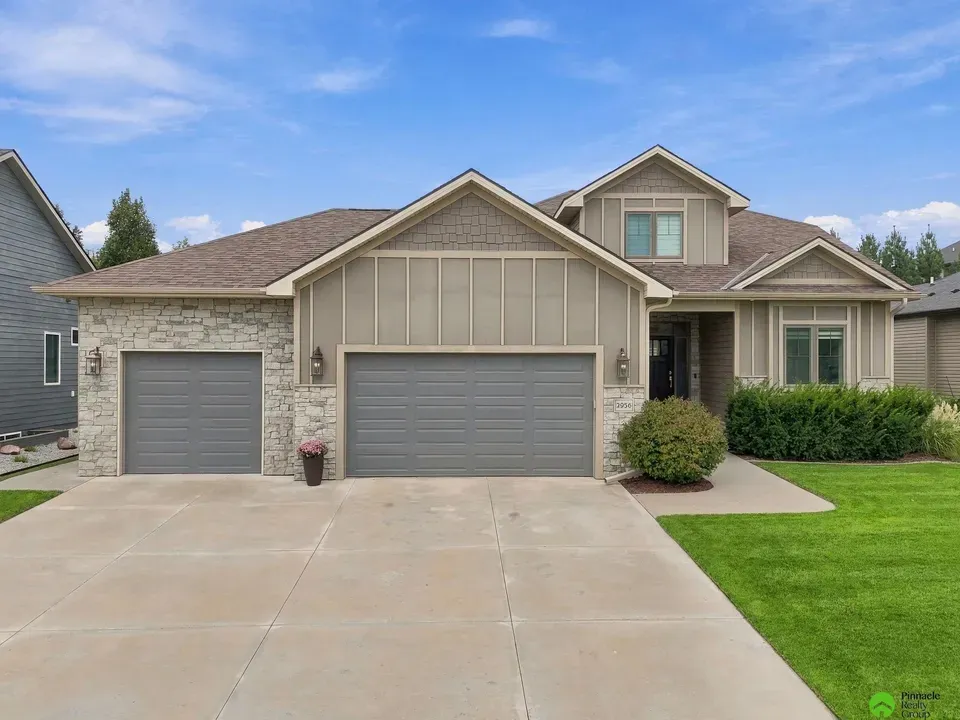 6 Bed 2 Bath Established Contemporary Home in Lincoln, NE