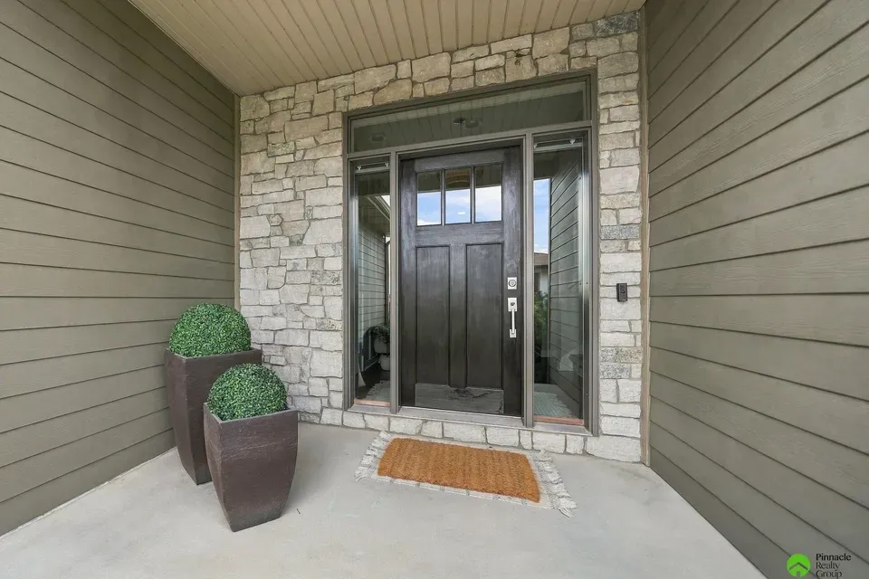 6 Bed 2 Bath Established Contemporary Home in Lincoln, NE - 4