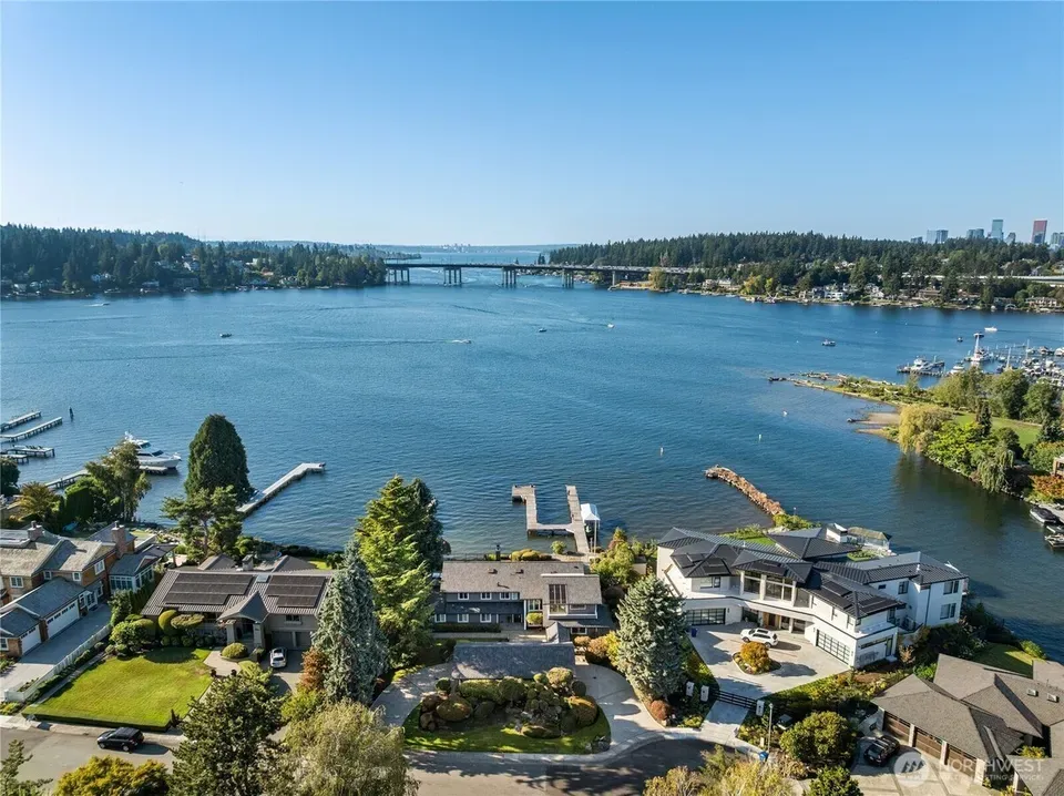 6 Bed 2 Bath Established Mid-Century Residence in Bellevue, WA - 3