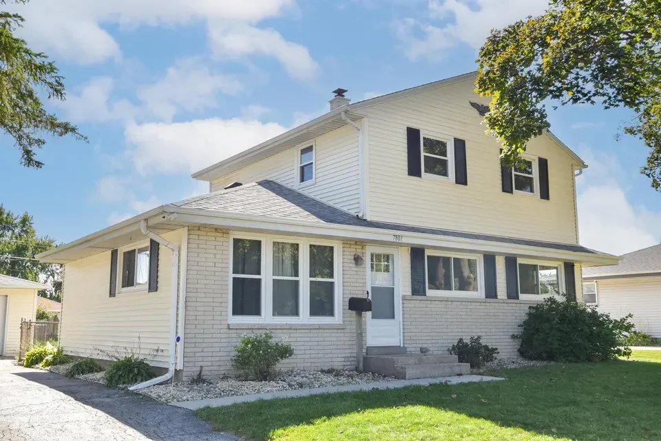 6 Bed 2 Bath Established Mid-Century Residence in Milwaukee, WI - 1