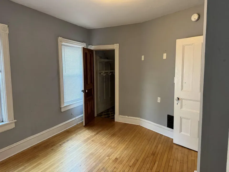 6 Bed 2 Bath Multi-Unit Residential Property in Burlington, VT - 3