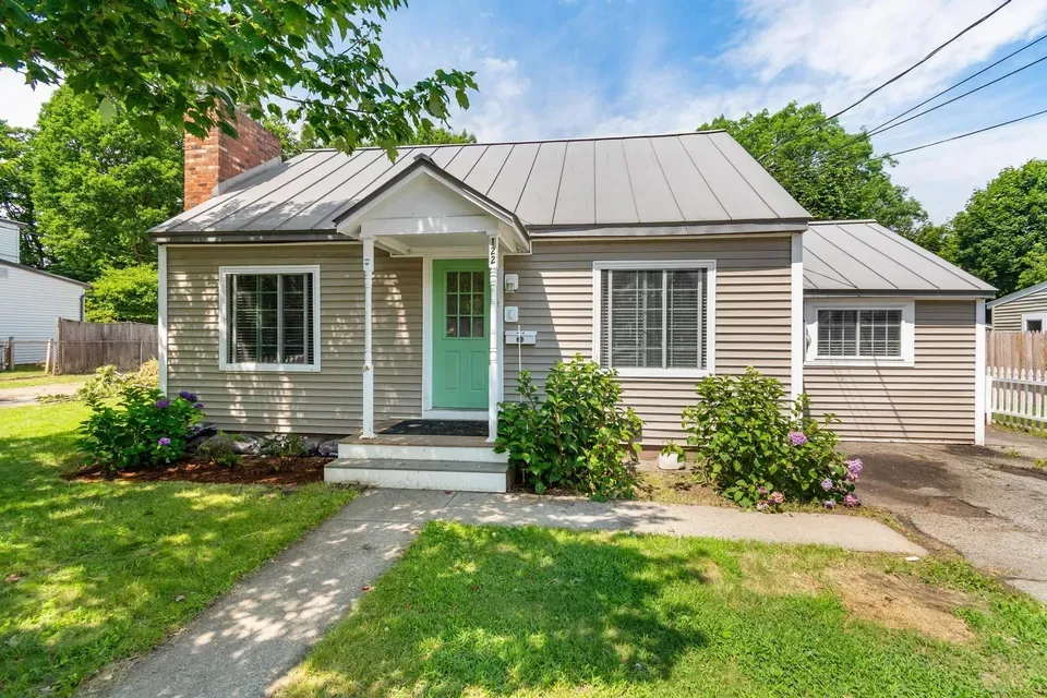 6 Bed 2 Bath Multi-Unit Residential Property in Burlington, VT - 1
