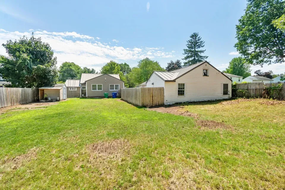 6 Bed 2 Bath Multi-Unit Residential Property in Burlington, VT - 3