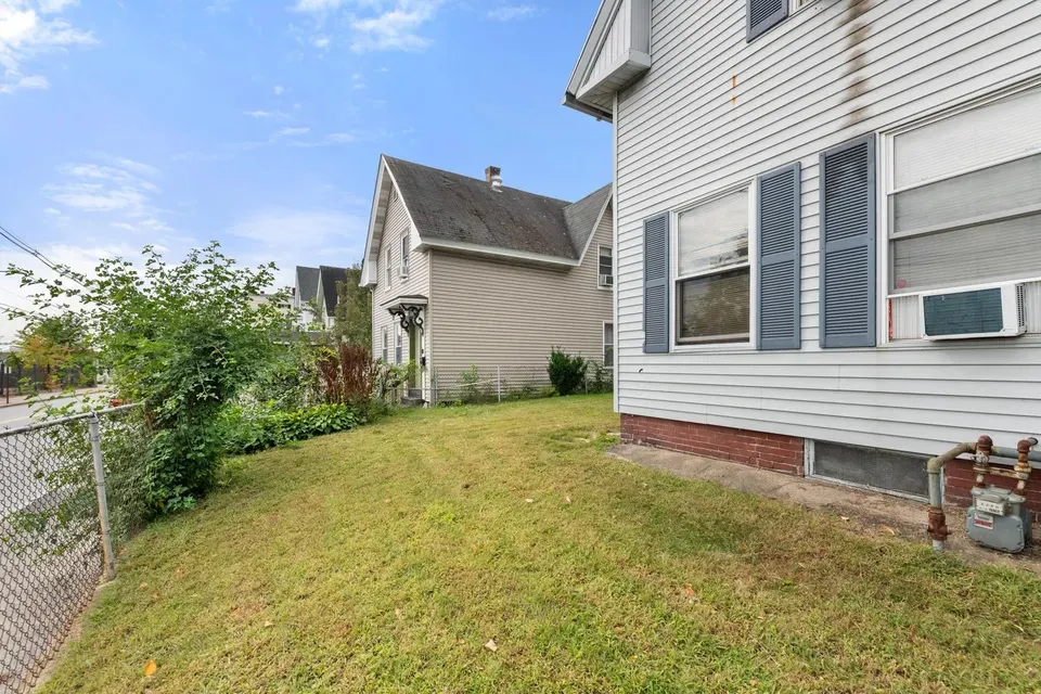 6 Bed 2 Bath Multi-Unit Residential Property in Manchester, NH - 4