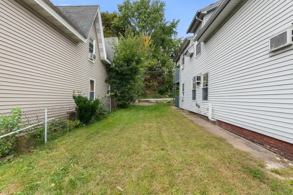 6 Bed 2 Bath Multi-Unit Residential Property in Manchester, NH - 5