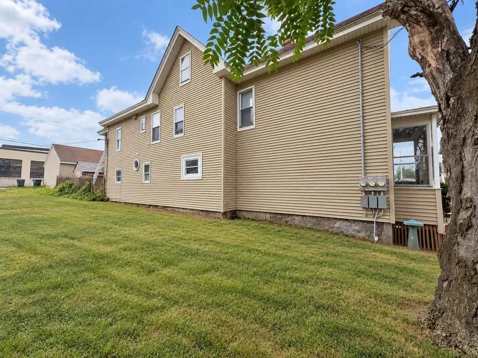 6 Bed 2 Bath Multi-Unit Residential Property in Manchester, NH - 2