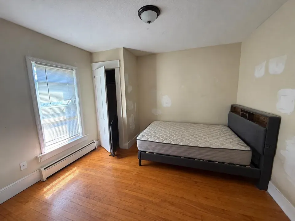 6 Bed 2 Bath Multi-Unit Residential Property in Manchester, NH - 4