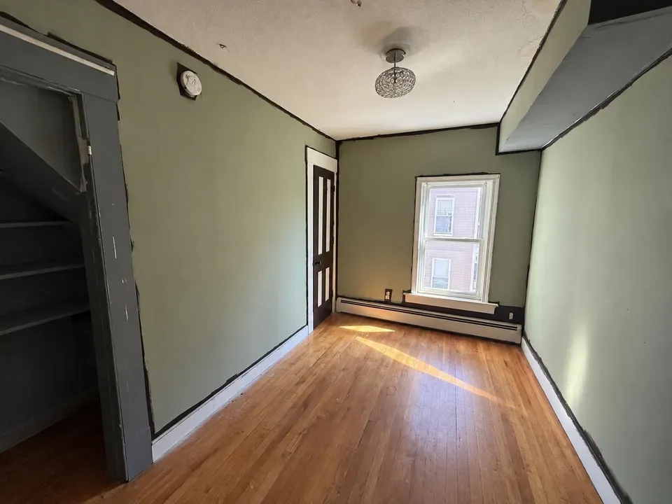 6 Bed 2 Bath Multi-Unit Residential Property in Manchester, NH - 5