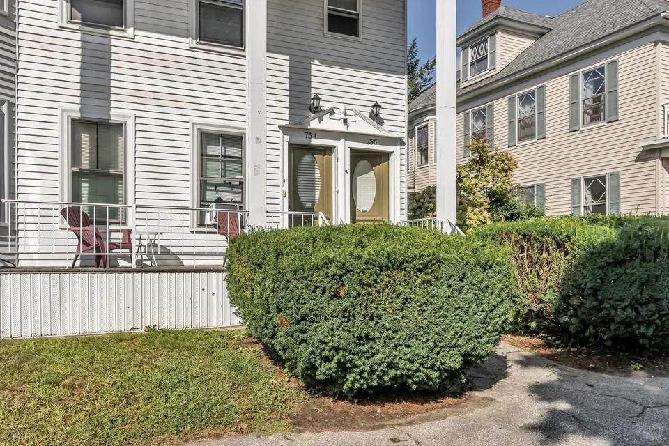 6 Bed 2 Bath Multi-Unit Residential Property in Manchester, NH - 4
