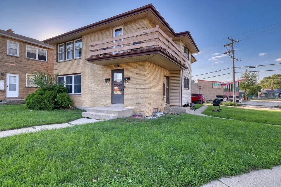 6 Bed 2 Bath Multi-Unit Residential Property in Milwaukee, WI - 2